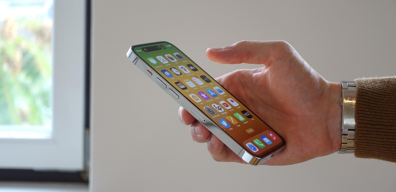 Veličina je važna! Evo kako odlučiti koja vam od 3 veličine mobitela najbolje odgovara